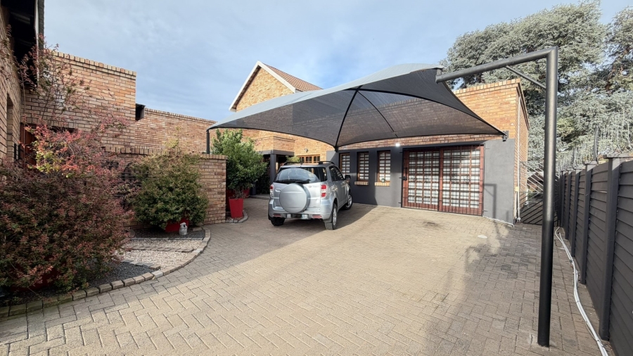 4 Bedroom Property for Sale in Langenhovenpark Free State